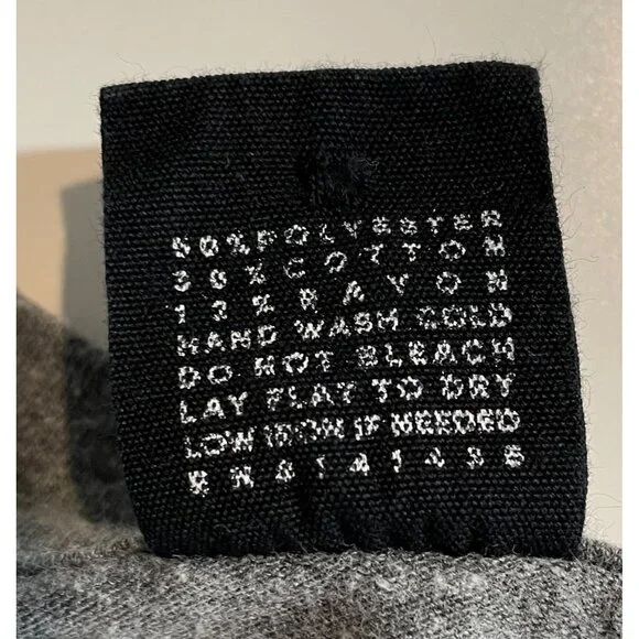 Day Womens SIze Small Gray Short Sleeve Graphic Print T-shirt Lips Snake Skin - Picture 6 of 6